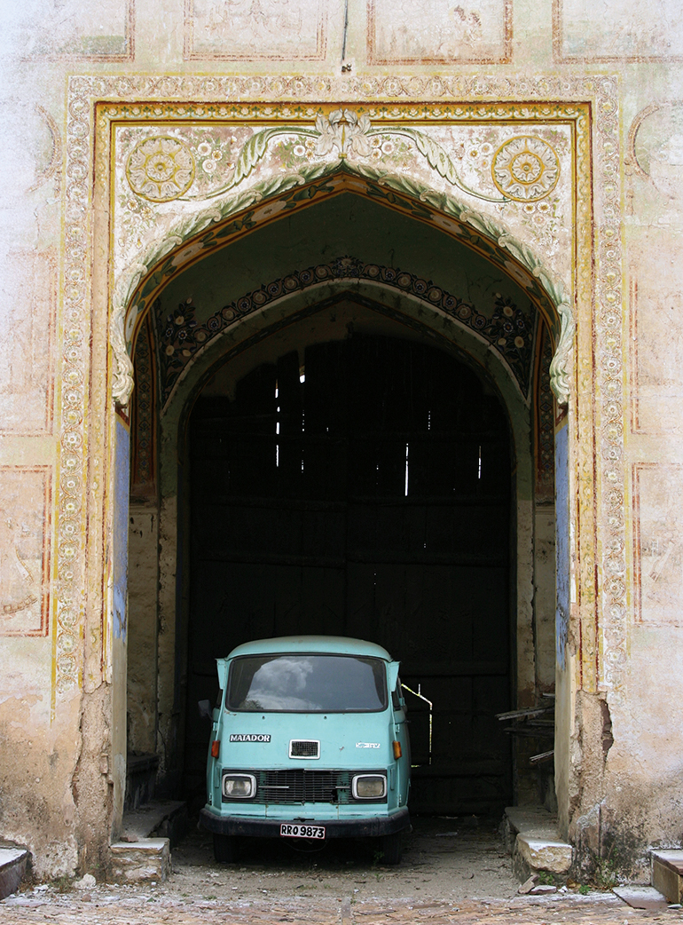 An ancient van in the city of Kota, India, photograph by Russ Smith